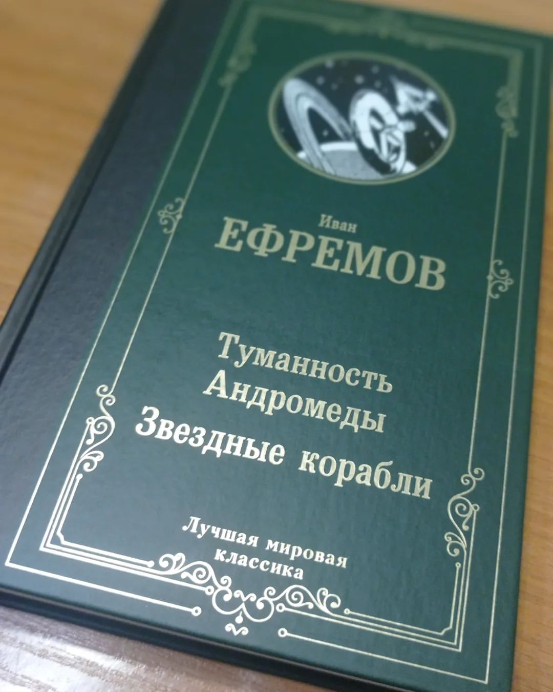 tandemus в LOOKY — Прислали книгу. Я её ждал. А вы читаете книги? Я читаю на 5т