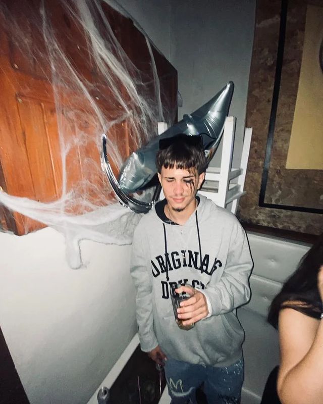 chrissbouza в LOOKY. #nike#jordan,#halloween,#instagram,#instagood,#vintage,#retro,#original,#cuba. Borracho en Hallowee...