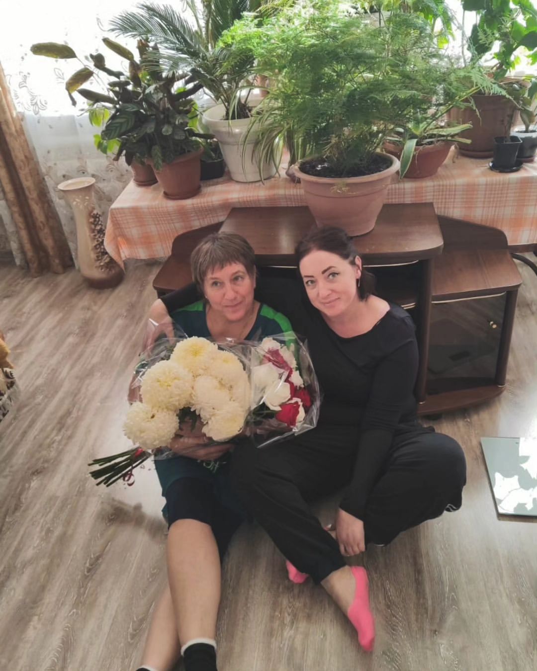 Любимая, родная мамочка ❤️
 Я благодарю тебя за то, что подарила мне жизнь и наполнила её безусловной любовь ❤️
 Будь счастлива ❤️