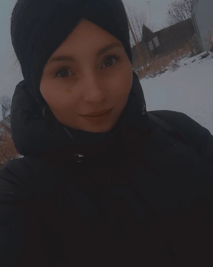 yulechka_1_8_97 in LOOKY. . null