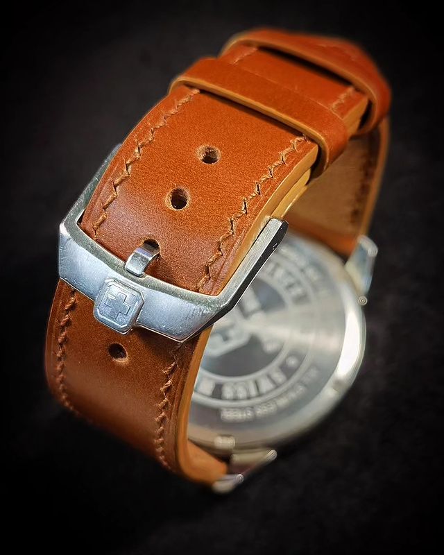 voronin_atelier в LOOKY. #voroninatelier,#leatherwatchstraps,#watchstrapleather,#applewatchstraps,#часовойремешок,#ремешокapplewatch,#изделияизкожиомск,#длячасов. Переодел часы. Верх ...