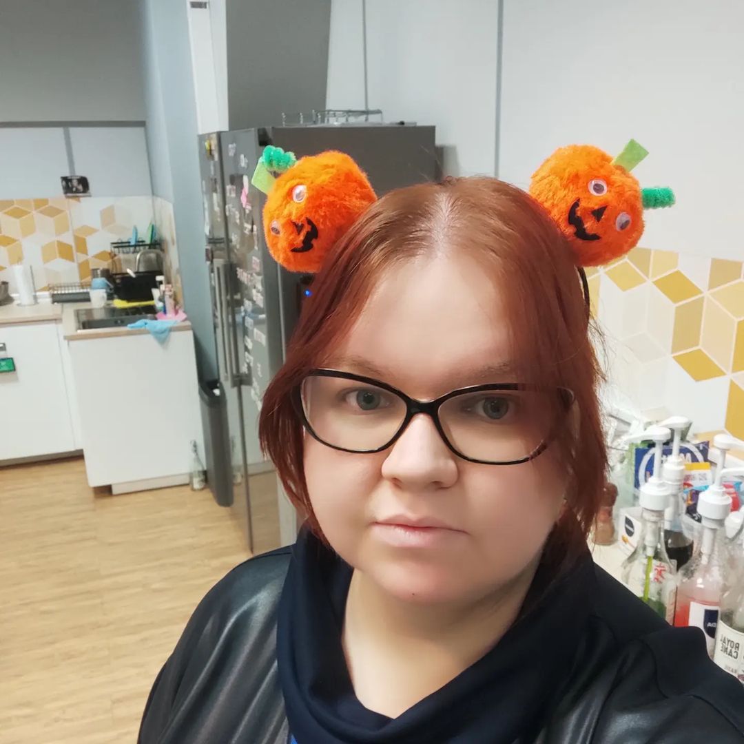 Тыквенный спас (с)
Я развлекался посреди рабочего пожара и потопа как мог 🤪
#уменялапки #самострел #аясошласума