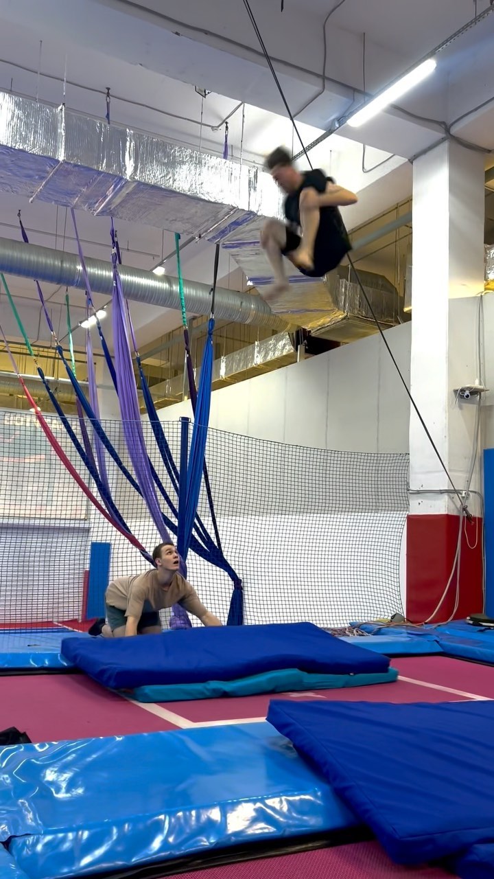 makar_ov_sergey в LOOKY. #acro,#acrobatics,#flip,#trick,#spb. Обожаю эти ощущения ...