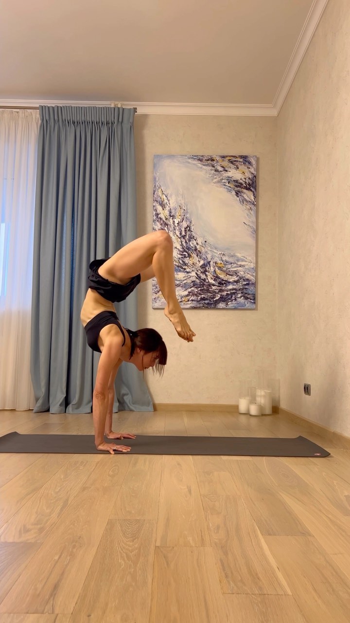 galinakisand в LOOKY. #scorpionpose,#скорпионйога,#contortionhandstand,#contortionist. Speed x2.
Из Скорпио...