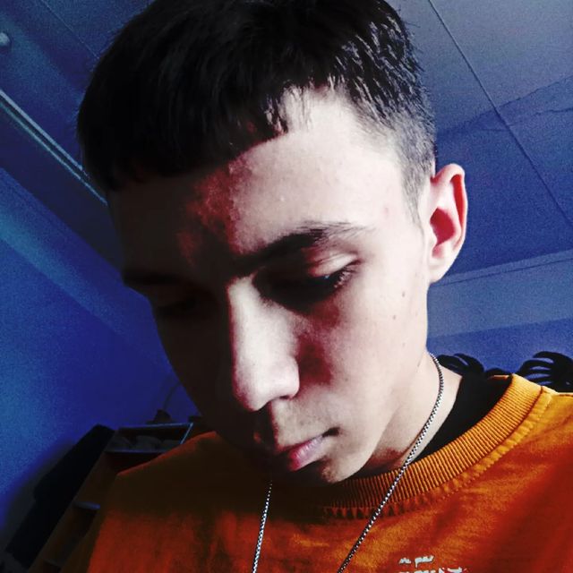 nikita_minirskiy63 в LOOKY. . А что под партой? 🤨...