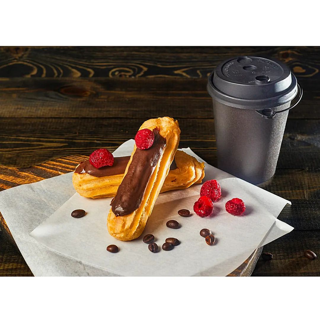 raskova_foodphoto в LOOKY — Обожаю эклеры и есть и снимать. 
Фото для @burger_lu_ 
Надею