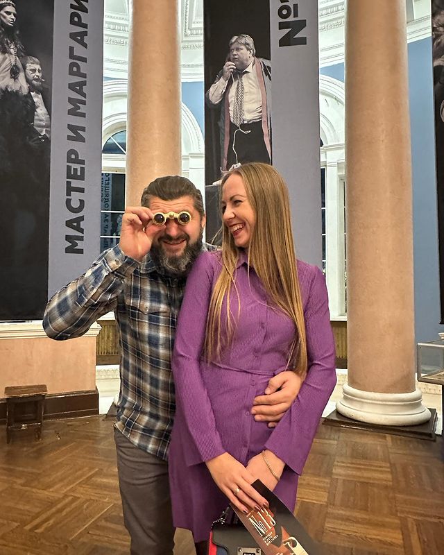 evgeniia_narrator в LOOKY. . Вооружились по полно...