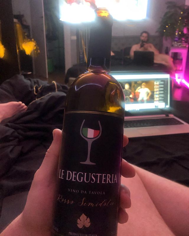 kommerslife в LOOKY. #вино,##виновино,#jackdaniels,#водка,#алкоголь,#чача,#водкапиво,#водка,#яалкаш,#люблюбухать,#фотокреатив,#вино,#,#портвейн777,#зароботоквсети,#,#денгивсети,#заработоквинтернете,#красота,#семья,#фото,#жизнь,#круто,#пабликидей,#жизнь,#лес,#отдых,#lake,#cmm,#baileys,#jimbeam,#самбука. Ночная смена#джин #в...