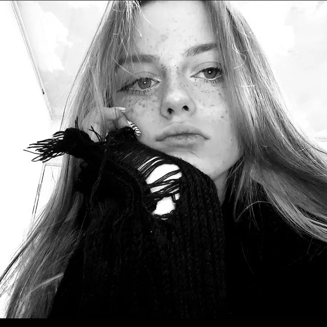 _sad_rabbit_ в LOOKY. . null
