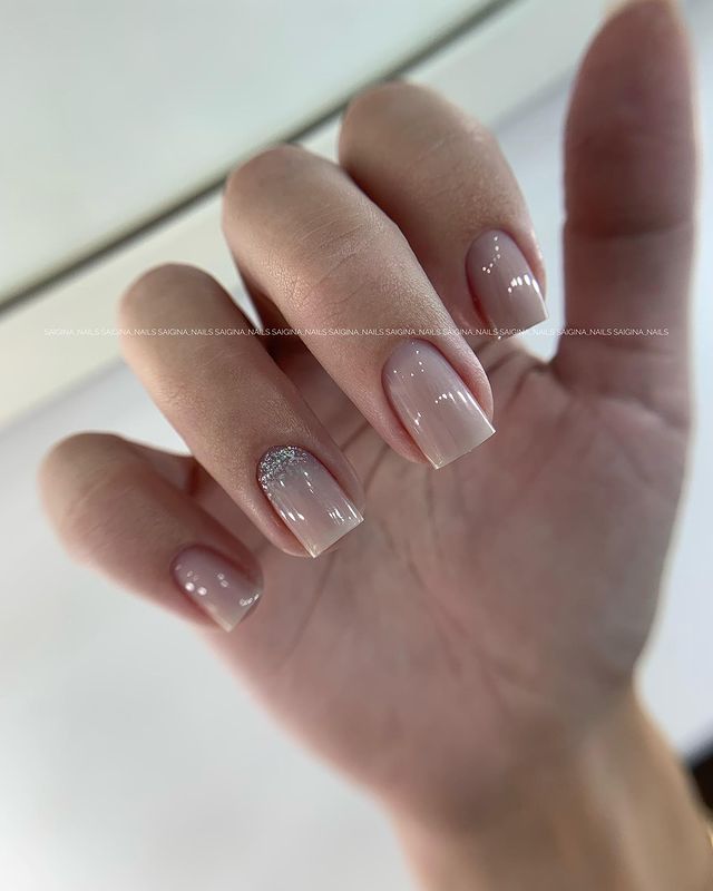 saigina_nails в LOOKY. #ногти,#ногтидизайн,#идеиманикюра,#дизайнногтей,#дизайнманикюра,#нюдовыйманикюр,#нюдовыеногти,#растяжкацвета,#растяжкаблестками,#блестки,#блесткинаногтях,#новогодниедизайныногтей,#новогоднийманикюр,#светлыйманикюр,#светлыеногти. Polygel от @ingarden...
