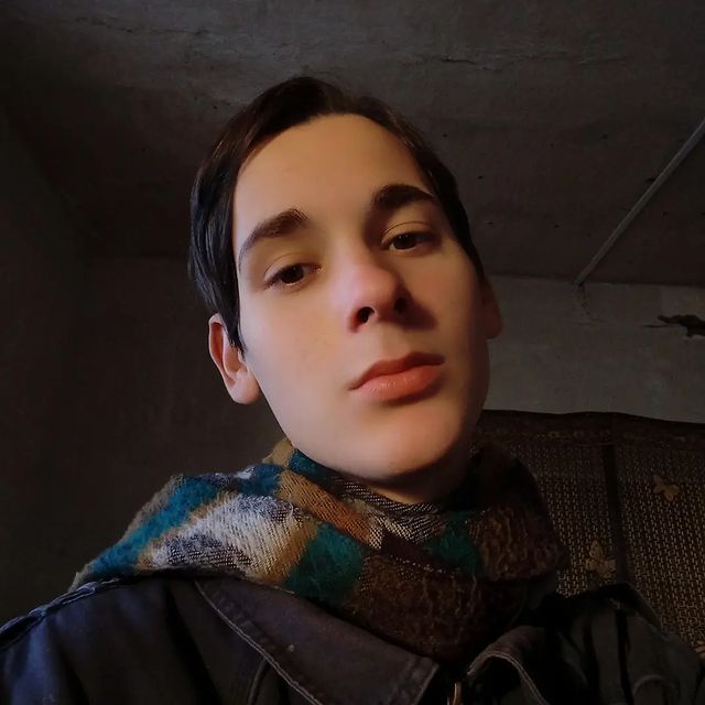 akayohattori в LOOKY. #tiktok,#tiktokboys,#tiktokboy,#jewelry,#aesthetic,#wethair,#night,#nightphotography,#nightimages,#brownhair,#curlyhair,#boys,#boysroom,#jawline,#darkhair,#dubai,#viral,#trending,#jewellery,#rooftop,#pool,#poolvibes,#pooltime,#boysstyle. The evening was drow...