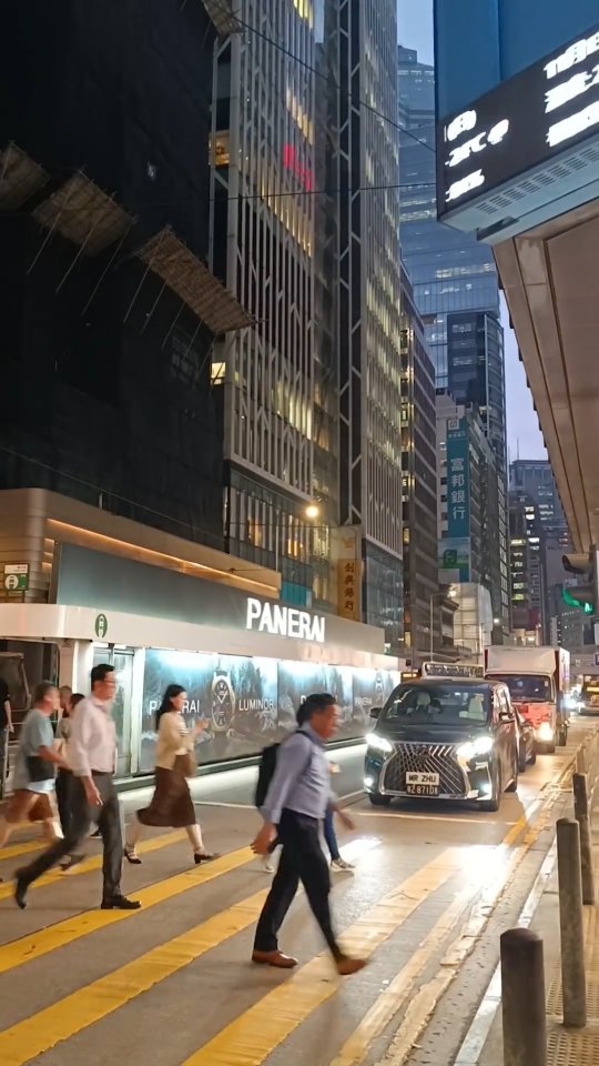 masha_wkir в LOOKY. #hk,#hongkong,#nigthcity,#night,#hknight,#travel,#immigration,#intternationallove,#followforfollowback,#liketime,#интернациональнаясемья,#интернациональныйбрак,#гонконг,#китайскийязык,#китай,#путешествия,#ночнаяжизнь,#мегаполис,#эмиграция,#иммиграция. That city ✨
.
.
.
.
...
