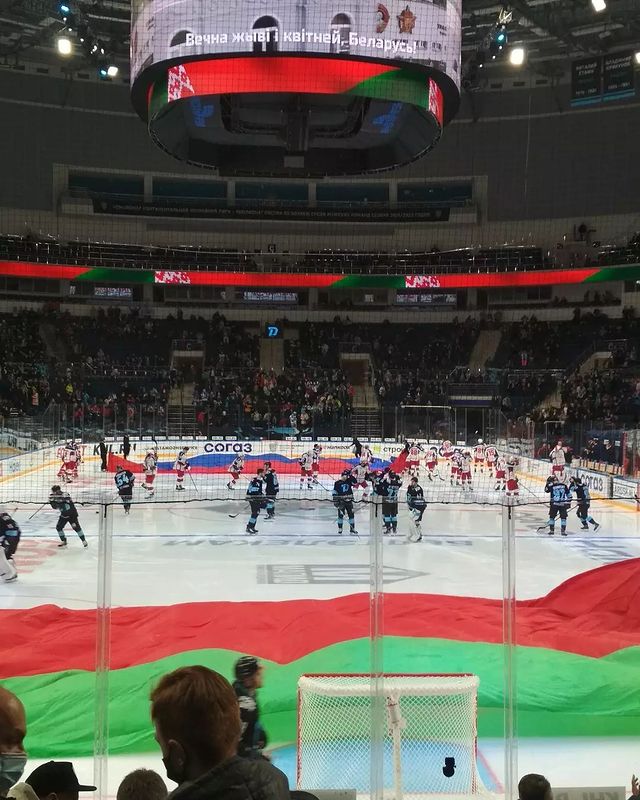 HockeyDM в LOOKY. #DinamoMinskHC,#hcCSKA,#HockeyFans,#KHL. 19-11-2021 #DinamoMi...