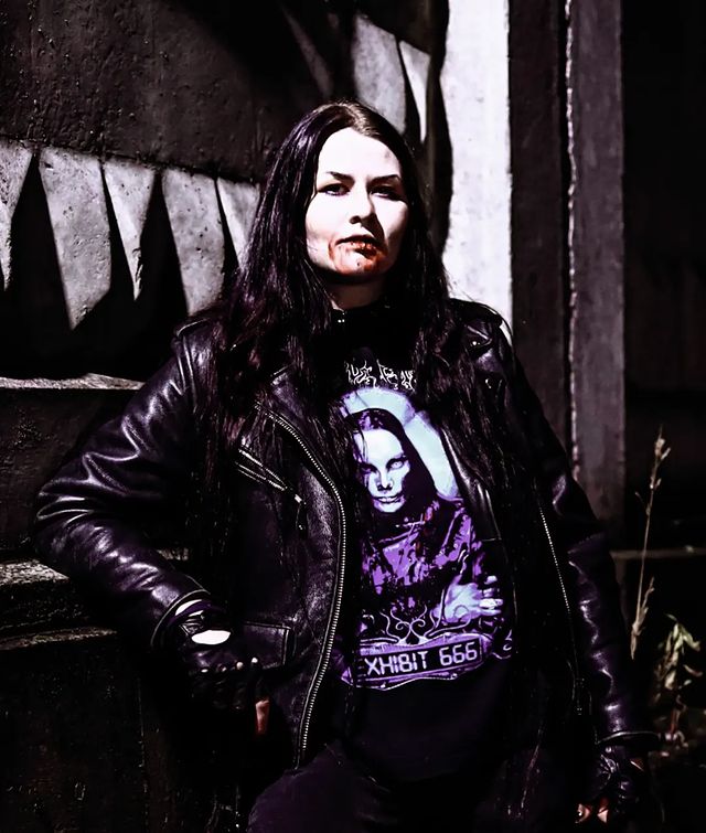 bella666bornswood в LOOKY. #metalhead,#walk,#forest,#woods,#walkinthewoods,#metal,#blackmetal,#night,#halloween,#horror,#666,#myfuckingnameismadness,#goodnight,#fun,#loveit,#likeit,#blackheir,#foreverblack,#cradleoffilth,#nachtblut,#fuckdepression. Фотографий с Хэллоуи...
