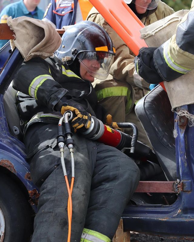 plamya_kursk в LOOKY. #пожарные,#спасатели,#курск,#россия,#огнеборцы,#firefighter,#fireman,#firerescue,#russia,#kursk,#такаяработа,#люблюсвоюработу,#огоньработа,#огнеборец,#пч20,#fire,#me,#followme,#мненестыдно,#русский,#ярусский. Соревнования «многоб...