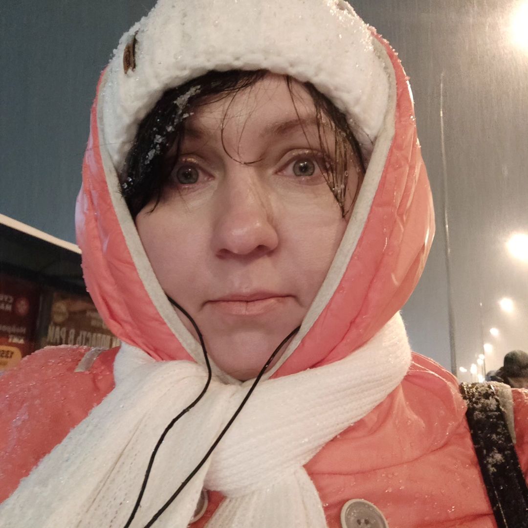 Crazy autumn 🥴+2 degrees Celsius and it was snowing, which was melting, there was a lot of dirt on the streets