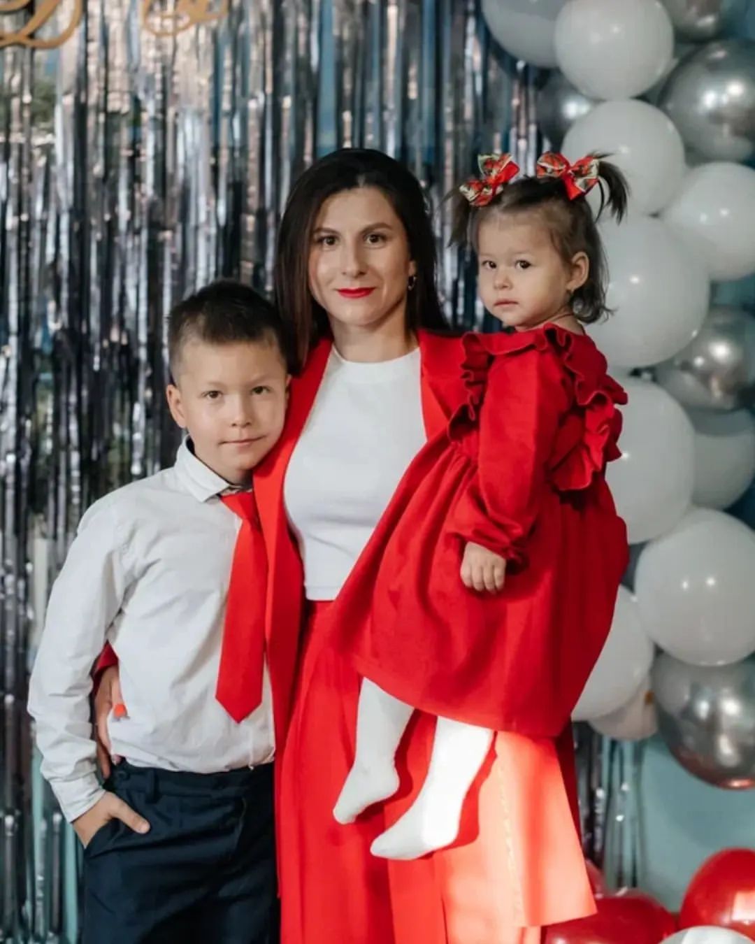 👨‍👩‍👧‍👦🥰🤩