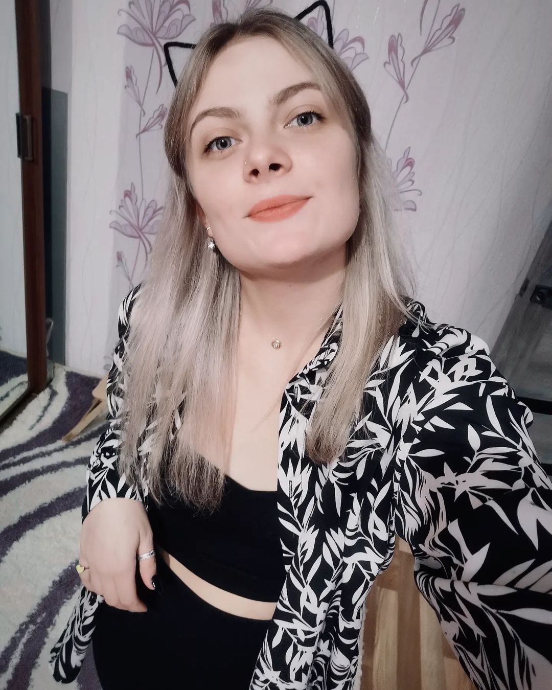 😸