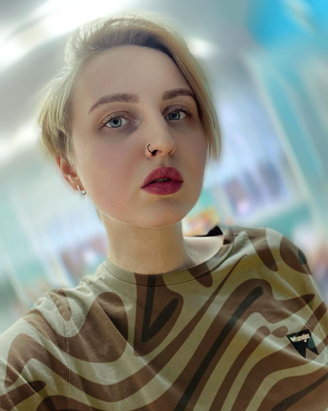 anastasi.miroshina в LOOKY — -Нет, не жалко.
-Сама захотела.
-Кто не рискует, тот не пьет