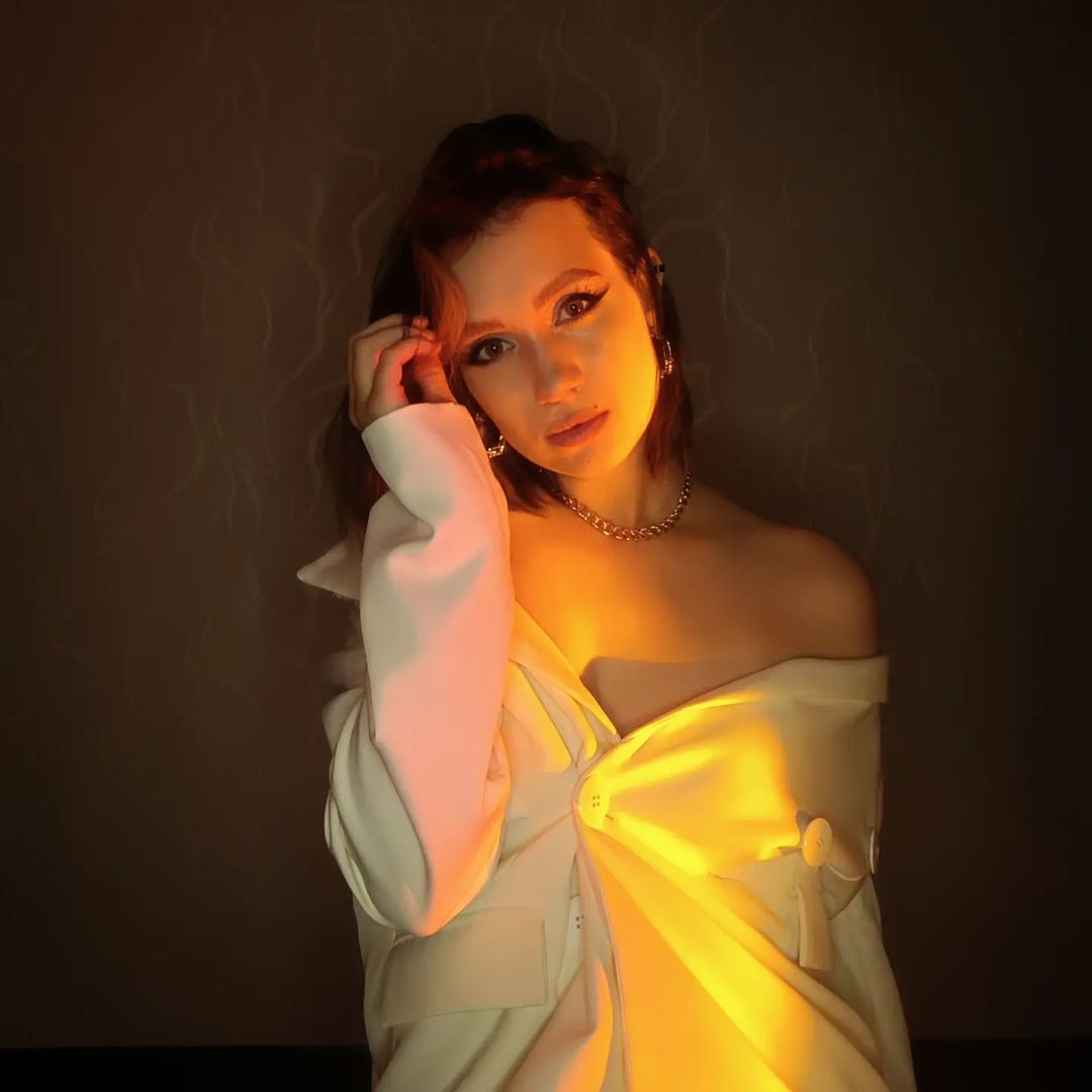 katerina_fennec в LOOKY — Быть собой 🌑🌞
.
.
.
.
.
.
.
.
#photoshoot #girl #shine