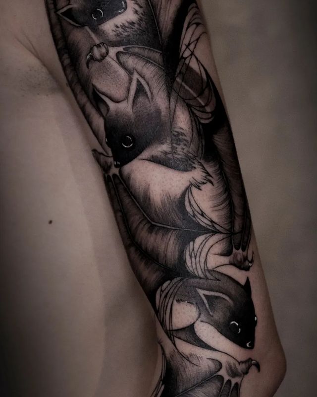 sashatae_tattoo в LOOKY. #графикатату,#татуграфика,#graphictattoo,#татулетучаямышь. Мыш кродеться! 
Для ...