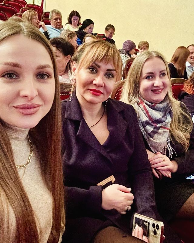 gubareva_lesia в LOOKY. #театр,#земляэльзы,#прогулкапогороду,#чешскоепенное. Субботний вечерний д...