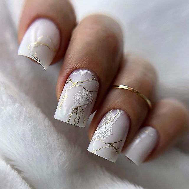 tochka.nail.spb в LOOKY. #проногти#маникюррыбацкое,#маникюрновыйгод,#маникюрневскийрайон,#новогодниеногти. К новому году готовы...
