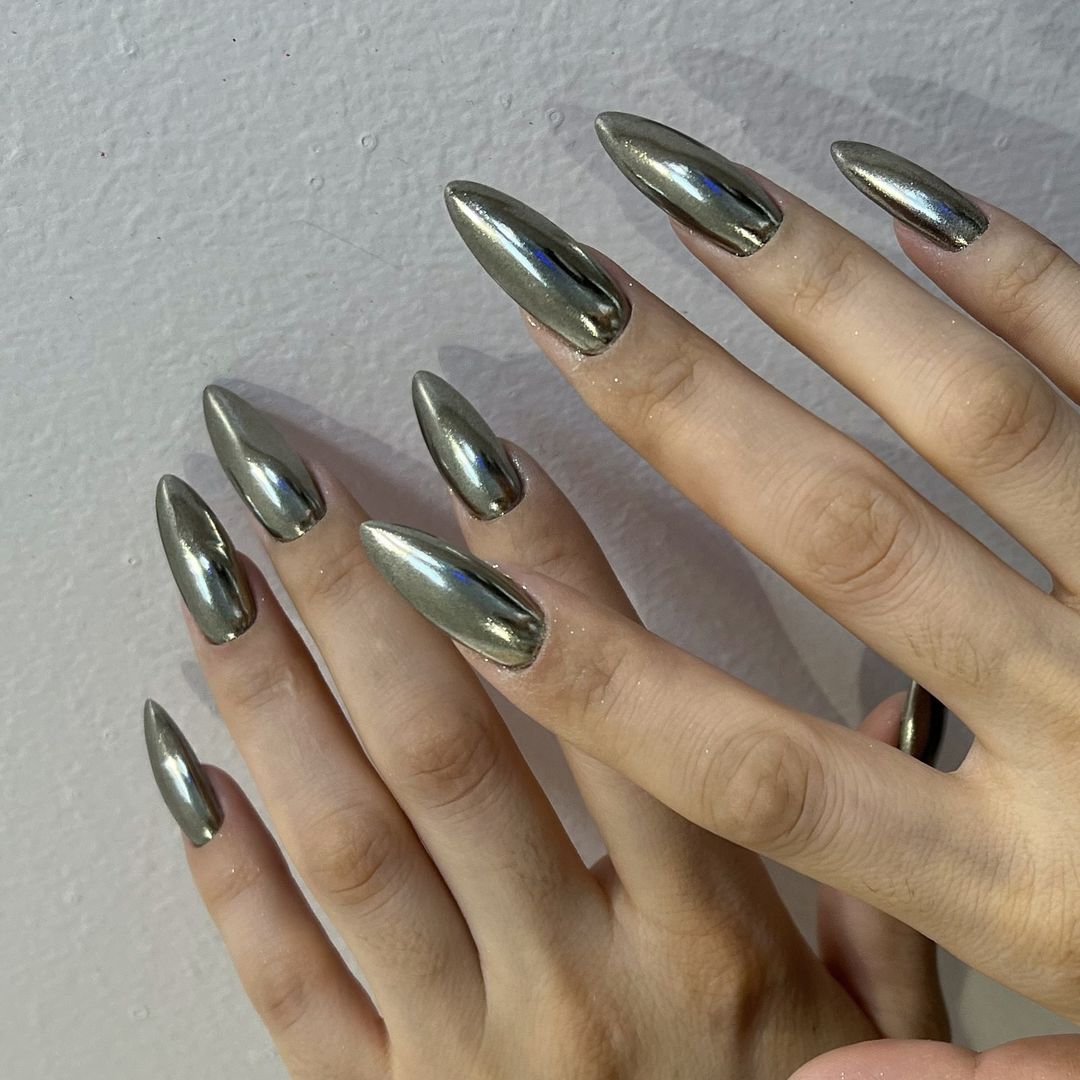 si_nails_ykt in LOOKY. #маникюр,#маникюрякутск,#гельлак,#наращиваниеногтей,#якутск,#аппаратныйманикюр,#педикюр,#педикюрякутск,#шеллак. Открыта запись на де...