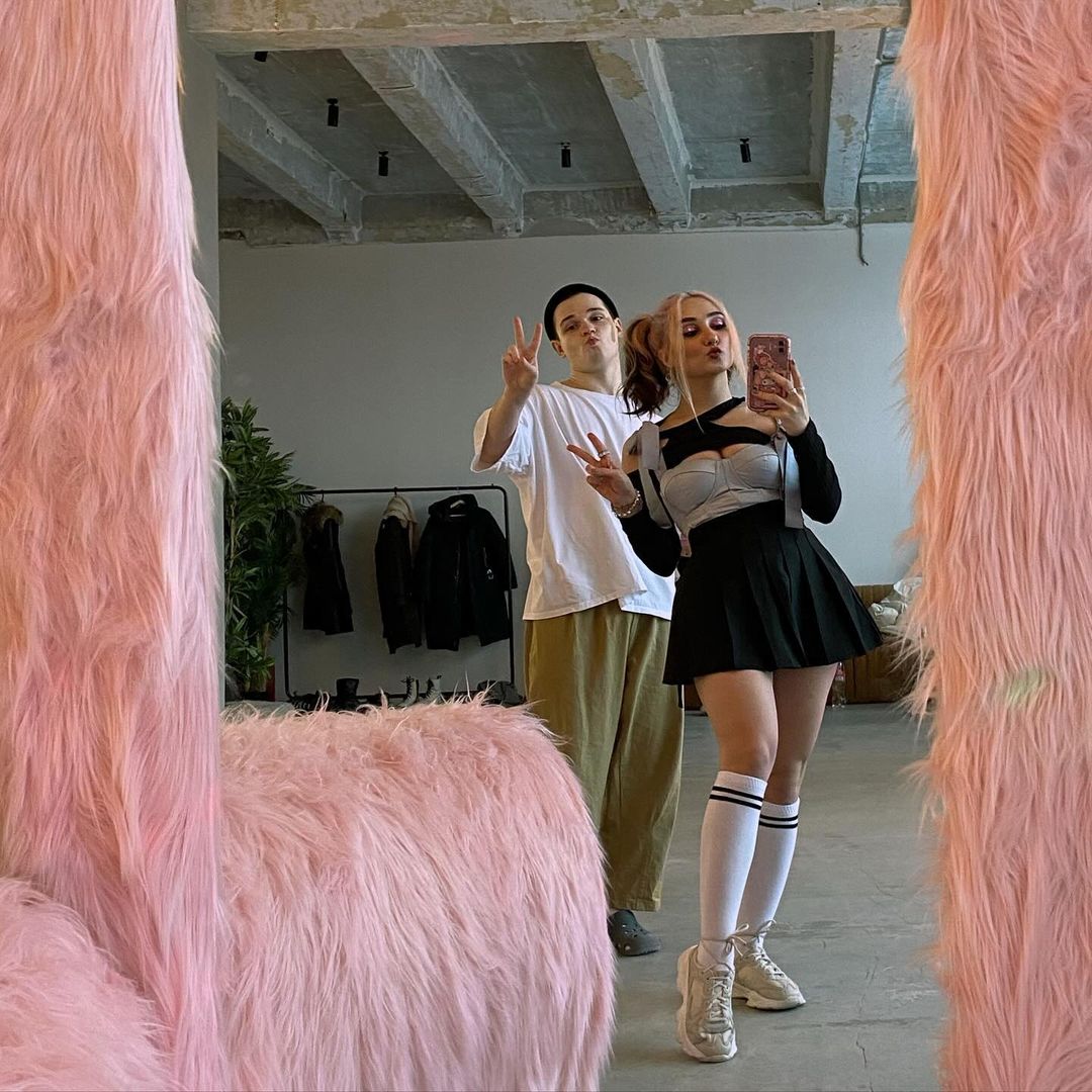 мой любимый талантливый мальчик 🥹🩷🌸 помогает мне