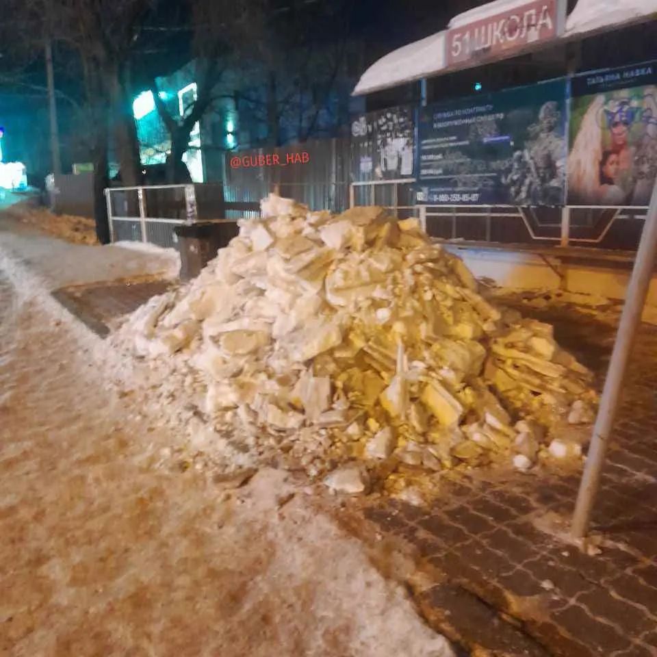 ⚠️ Подписчики жалуются ...

"Остановка 51 школа. Гора снега прямо на острове. Пассажиры должны летать?"

✔️ подписывайтесь @guber_hab 

#губернатор #хабаровск #дорога