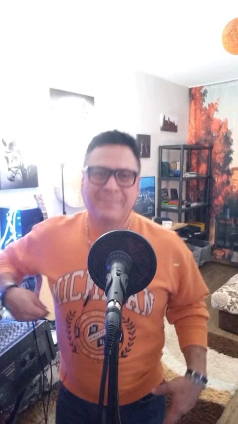 jony_trombon в LOOKY. #JONYTROMBON,#ДЖОНИТРОМБОН,#JONY,#ДЖОНИ,#голос,#voice,#певец,#НовыйГод,#Влесуродиласьёлочка,#Настроение,#Позитив. #JONYTROMBON #ДЖОНИТ...