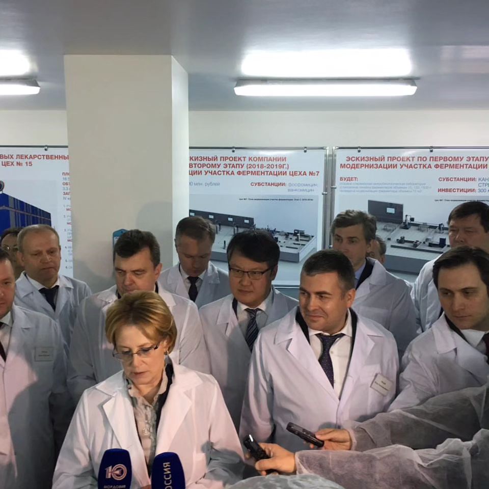 Министр здравоохранения на фоне моей 3d визуализации 👌