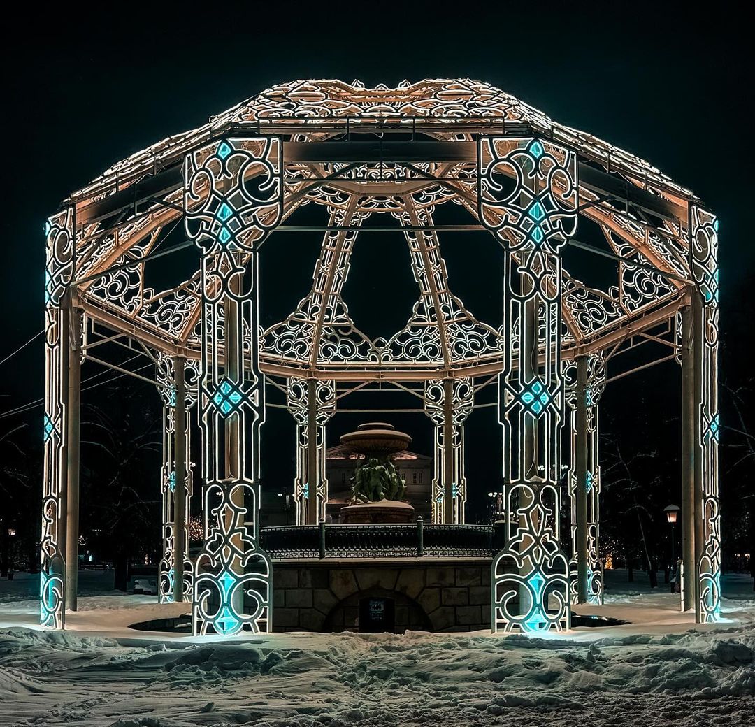 @bolshoi_theatre уже украсил #театральнаяплощадь к новому году:) получилось красиво:)