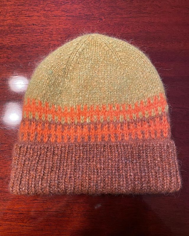 nellytakaya в LOOKY. #knit,#knitknitknit,#knitting,#knitting_inspiration,#knittinglove,#knittingaddict,#strikk,#tricot,#tricotaddict,#вязание,#вязаниеспицами,#вяжуназаказ,#клубокизвращенцев,#вязонство,#вязонскаяложа,#вязанаямода,#вязанаяшапка,#instafashion,#knittedwear,#knittedhat. 🧶 Просто-шапка для ...