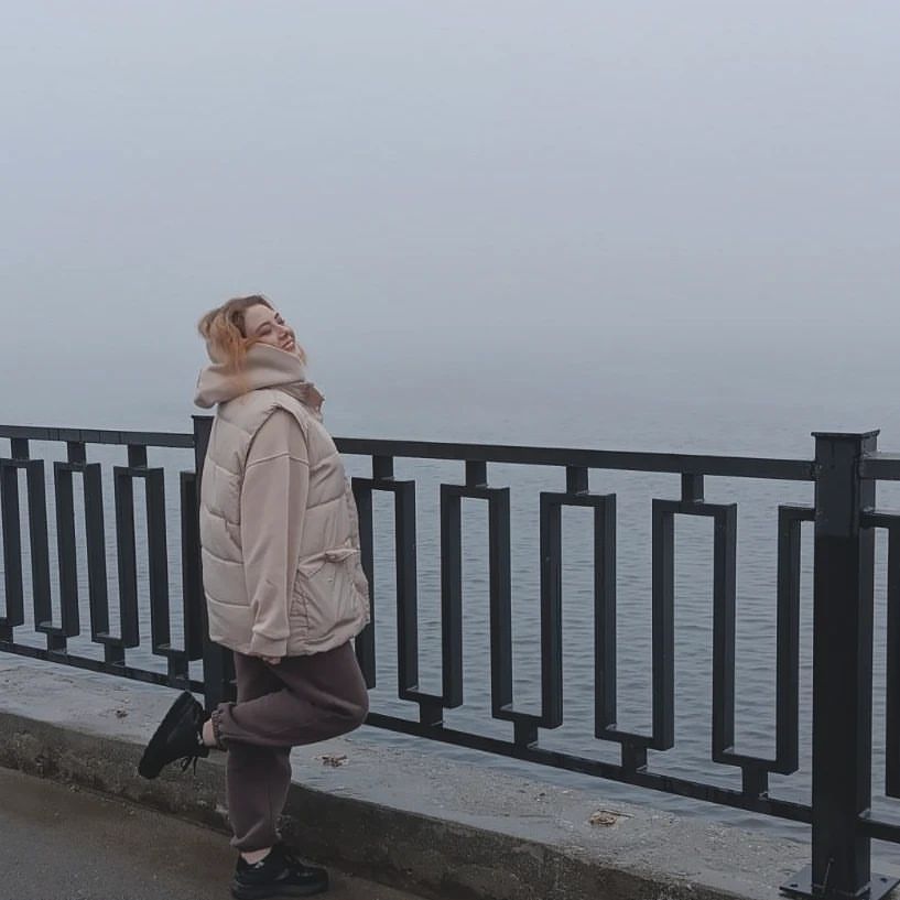 Сегодня я хочу поделиться с вами своими мыслями о важности благодарности. Жизнь полна прекрасных моментов, за которые мы должны быть благодарны. Хотя бы за здоровье, любовь близких, возможность учиться и расти. Давайте не забывать ценить все хорошее, что происходит в нашей жизни, и благодарить за это каждый день. Даже в трудные моменты, благодарность помогает нам оставаться позитивными и найти силы идти вперед.
Поделитесь, за что вы благодарны сегодня?
.
. 
.
#благодарность #позитив #мысливслух