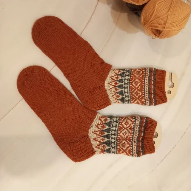 olga_anohinaknit в LOOKY. #olga_anohinaknit,#knitter,#knitsocks,#sockandsweater,#handmade,#носки,#жаккард,#вяжуназаказ,#loveknit,#knit,#knitsocks,#knitted,#knitstagram,#knitting,#woolsocks,#носкиспицами,#riihisocks,#носкижаккард,#красивыеноски,#5деkaნря2оо23. Доброе, зимнее, холо...