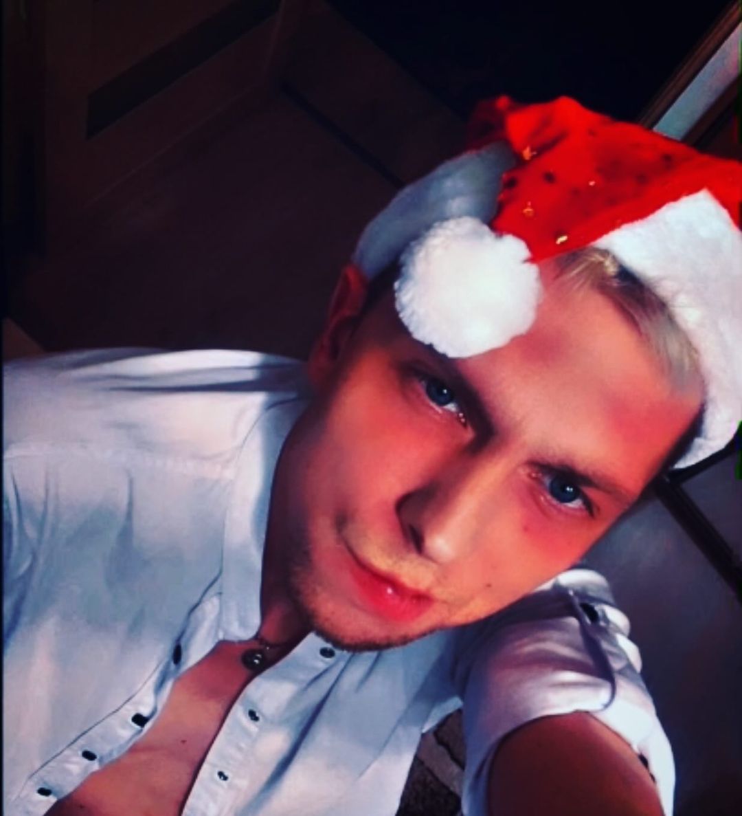 maxon_1st in LOOKY. #singer,#drummer,#музыкант,#барабанщик,#selfie,#селфи,#photo,#фото,#sex,#sexy,#instadaily,#russian,#boy,#russianboy,#style,#стиль,#winter,#декабрь,#december,#зима,#2023,#present,#подарок,#christmas,#christmaspresent,#Santa,#санта,#новыйгод,#newyear. Wanna be your Santa ...