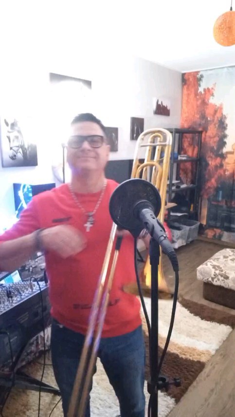 jony_trombon в LOOKY. #JONYTROMBON,#ДЖОНИТРОМБОН,#JONY,#ДЖОНИ,#голос,#voice,#певец,#singer,#АвторскаяПесня,#АвторскаяМузыка,#Тrombon,#Тромбон. #JONYTROMBON #ДЖОНИТ...