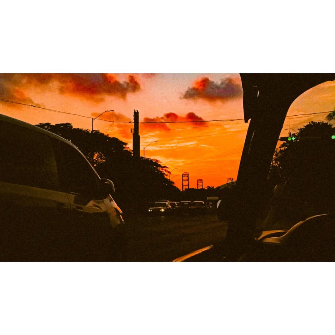 reydleyph in LOOKY. #fotografia,#photo,#mexicocolors,#atardecer,#streetphotography,#liker. Mexico's feeling 🧡
...