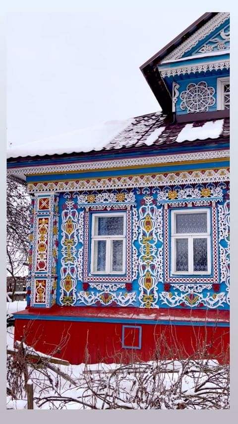 julia_lisina в LOOKY. #winter#зима#наличники#woodenhouse#houses_ofthe_world#country_features#kings_villages. Winter. Russian fair...