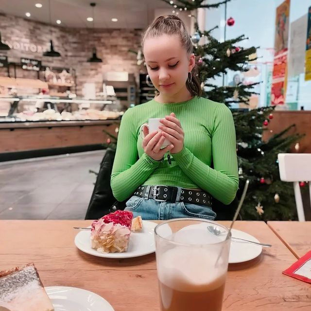 __arina.__.__ в LOOKY. . ☕🎄