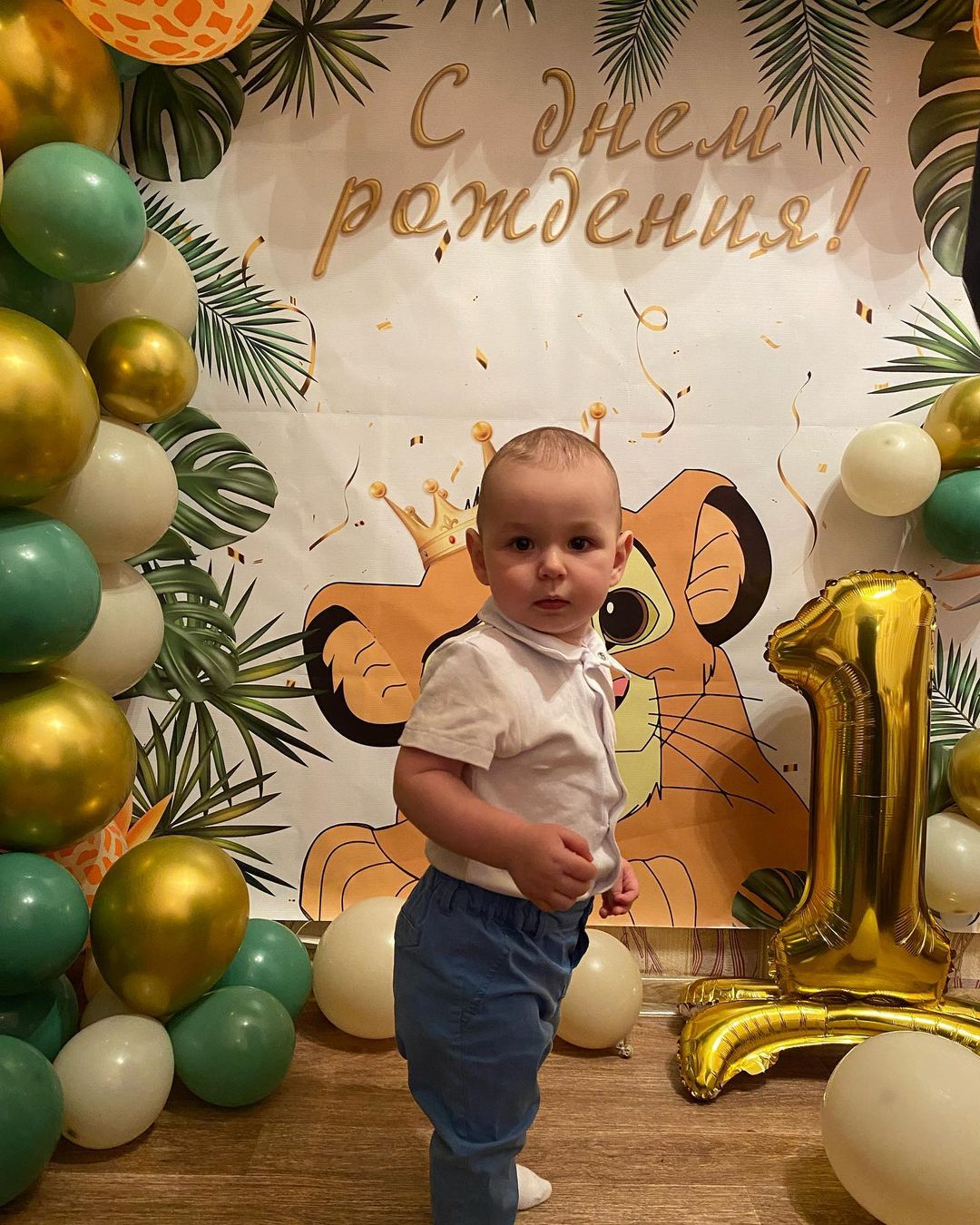 Мы, безусловно, сегодня самые счастливые родители, потому что нашему долгожданному малышу исполнился 1 годик🎉🩵🫶🏻
Любим тебя до луны и обратно🥹💋
