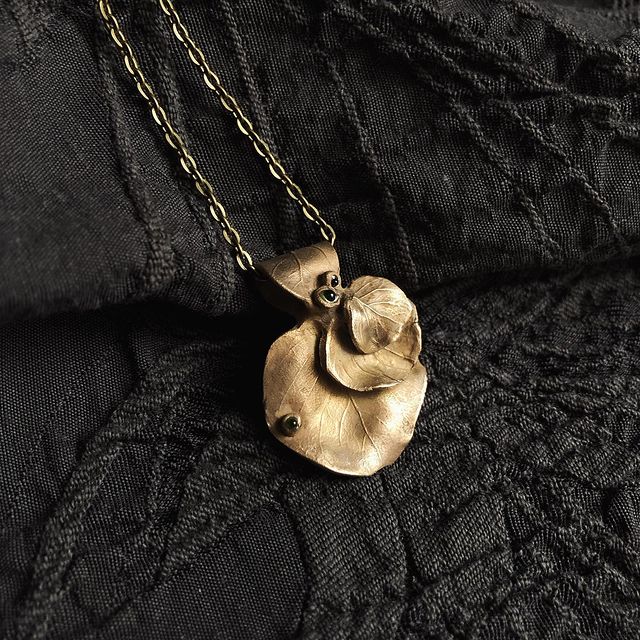 alisavolosenko в LOOKY. #вербенникмонетчатый,#вербенник,#бронза,#подвеска,#кулон,#округлый,#детство,#воспоминание,#металическаяглина,#пластичныйметалл,#природа,#ботаника,#bronze,#like,#photo,#life,#metalclay,#suspension,#prometheus,#nature,#prometheushobby,#negalvanika,#botanica,#alisavolosenko. Очередная подвесочка...