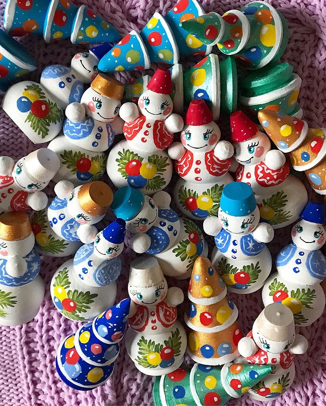 rus__art в LOOKY. #новогоднеенастроение#скороновыйгод#праздниккнамприходит#декабрь#россия#мояроссия#снеговик#зима#зимняясказка#зимушказима#дедмороз#снегурочка#снегурочки#наряжаемелку#елочка#снаступающим#зимниеподелки#новогодниеигрушки#новогоднийдекор#новогодниеподарки#новогоднеечудо#настроениезима#настроениеновыйгод#новыйгодкнаммчится#подготовкакновомугоду#елочныеигрушки#matryoshka#winter#russia#московскаязима. Предновогодний хаос ...