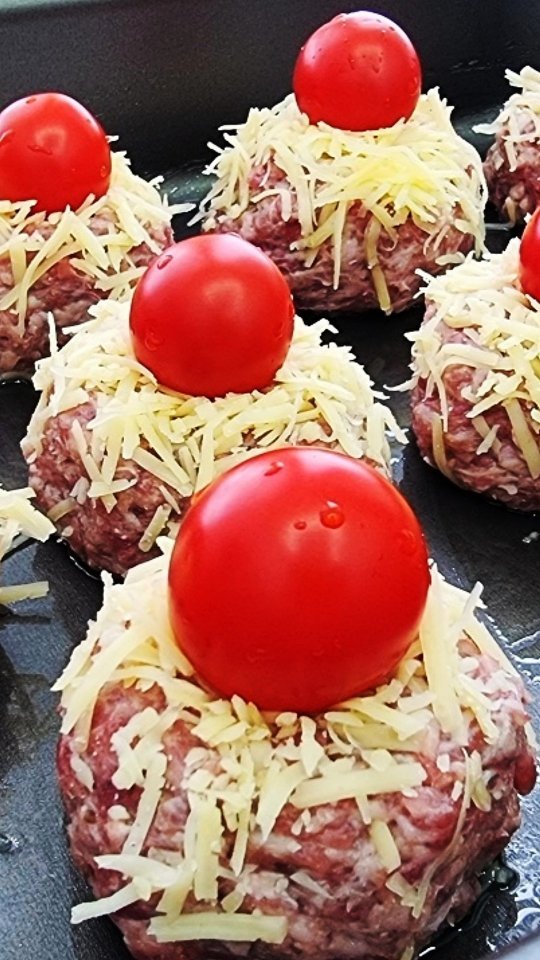 gotovim_vkusno_bystro в LOOKY. #Reels,#recipe,#рецепт,#котлеты,#котлетывдуховке,#котлетысначинкой,#мясныеблюда,#вторыеблюда,#напраздничныйстол. Котлеты  с начинкой ...