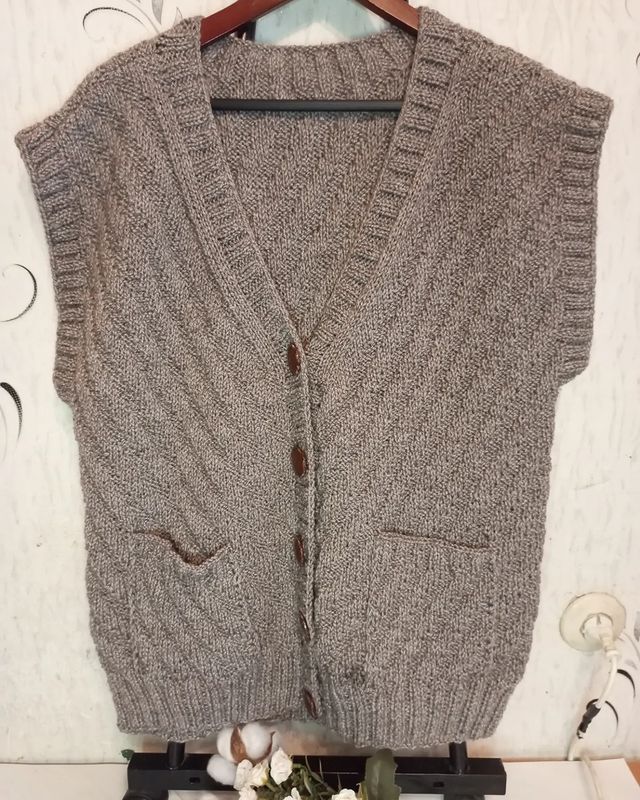 olga_anohinaknit в LOOKY. #sockandsweater,#handmade,#olga_anohinaknit,#knitter,#вяжуназаказ,#жилетка,#вязание,#вяжутнетолькобабушки,#knit,#loveknit,#knitted,#knitstagram,#knitting,#19деkaნря2оо23,#жилетспицами. На днях я вам расска...