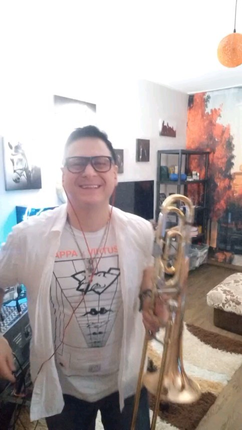 jony_trombon в LOOKY. #JONYTROMBON,#ДЖОНИТРОМБОН,#JONY,#ДЖОНИ,#voice,#певец,#НовыйГод,#Позитива,#Trombone,#ВотКакМогу. #JONYTROMBON #ДЖОНИТ...