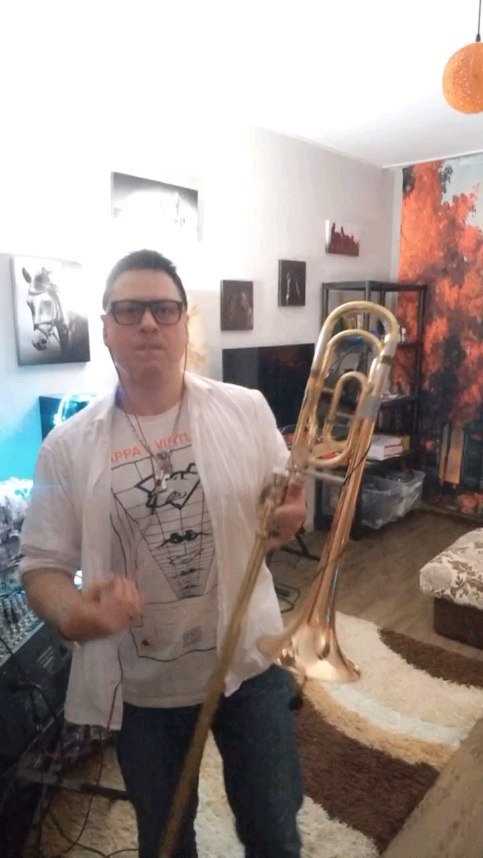 jony_trombon в LOOKY. #JONYTROMBON,#ДЖОНИТРОМБОН,#JONY,#ДЖОНИ,#voice,#певец,#НовыйГод,#Позитива,#Trombone,#ВотКакМогу. #JONYTROMBON #ДЖОНИТ...