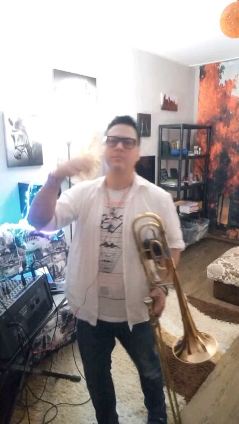 jony_trombon в LOOKY. #JONYTROMBON,#ДЖОНИТРОМБОН,#JONY,#ДЖОНИ,#voice,#певец,#НовыйГод,#Позитива,#Trombone,#ВотКакМогу. #JONYTROMBON #ДЖОНИТ...