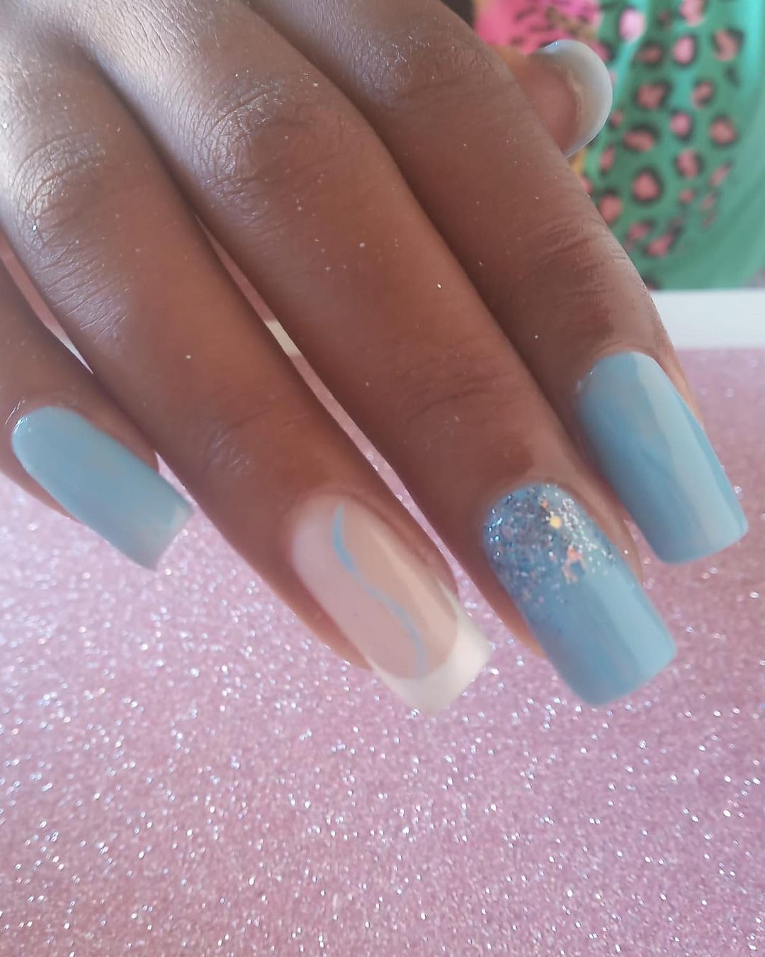 raquelbrazdesignerdeunhas in LOOKY. #alongamentodeunhas. Por aquí amamos um a...